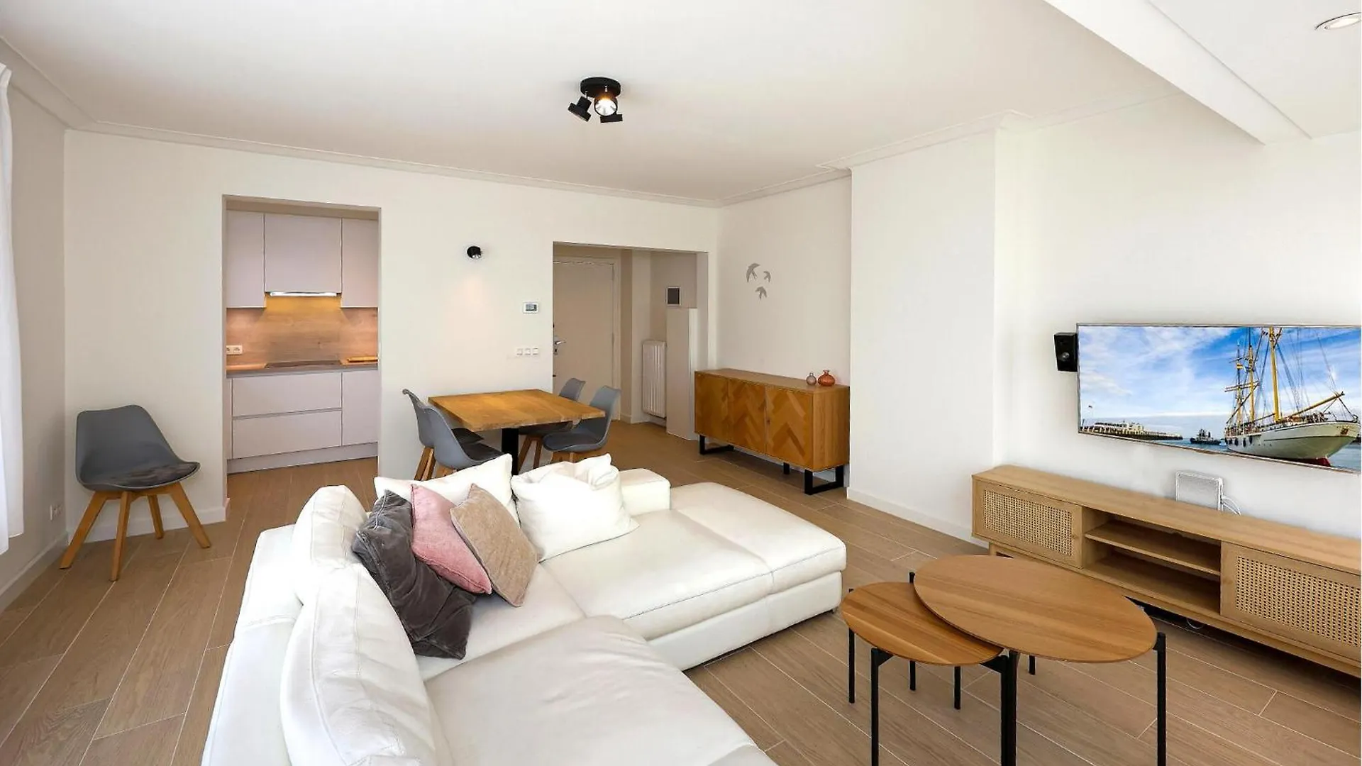 Stunning Apartment In Oostende With Kitchen Bélgica